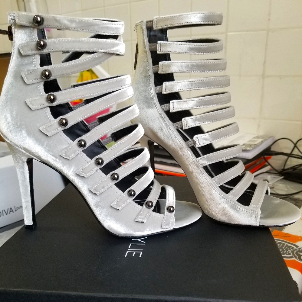 Kendall Kylie heels sz 7
